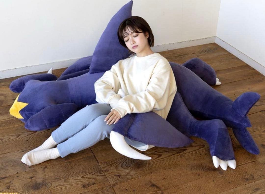 プレミアムバンダイ　等身大　 大きなガブリアスクッション