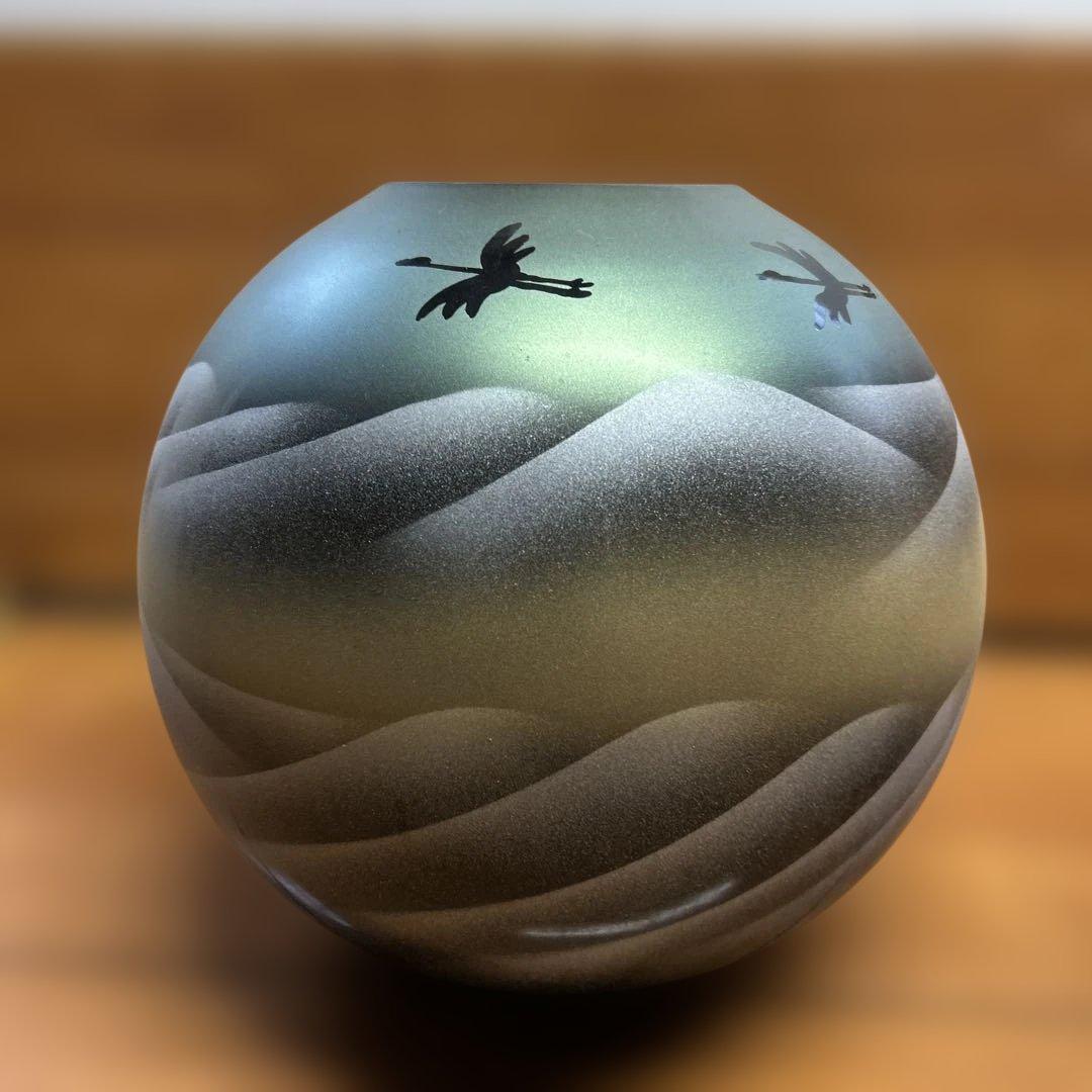 波と鳥の模様 陶器の花瓶