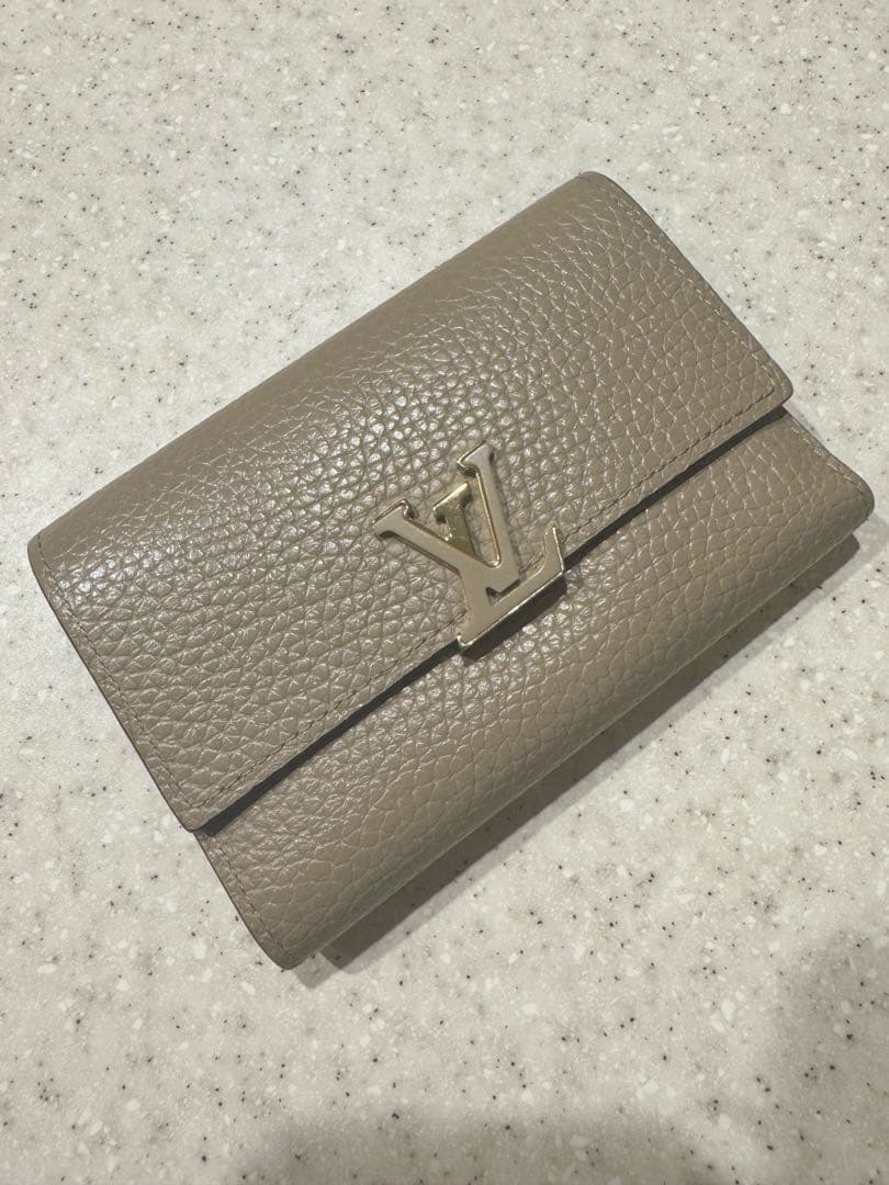 K27 LOUIS VUITTON ポルトフォイユ・カプシーヌ コンパクト