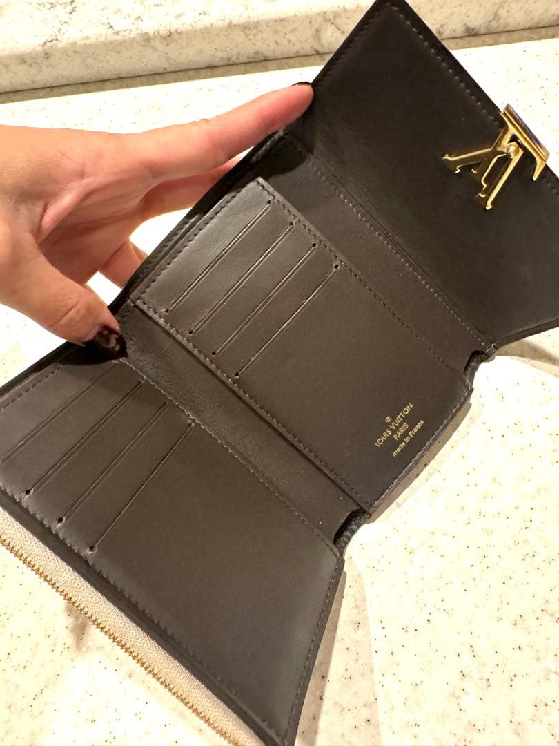 K27 LOUIS VUITTON ポルトフォイユ・カプシーヌ コンパクト