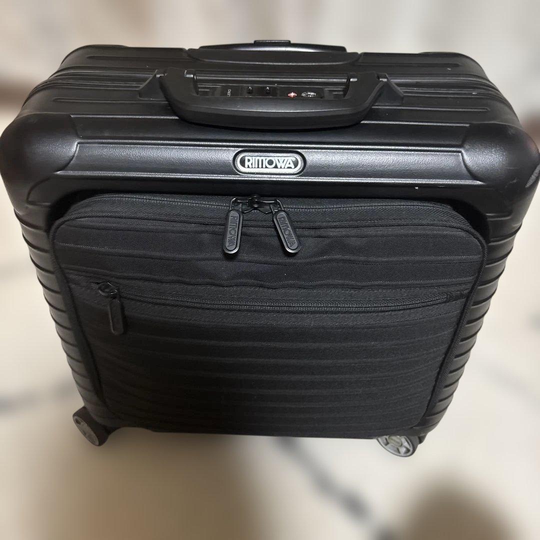 リモワ サルサデラックス 23L 機内持ち込み 4輪 TSAロック 前面スリーブ