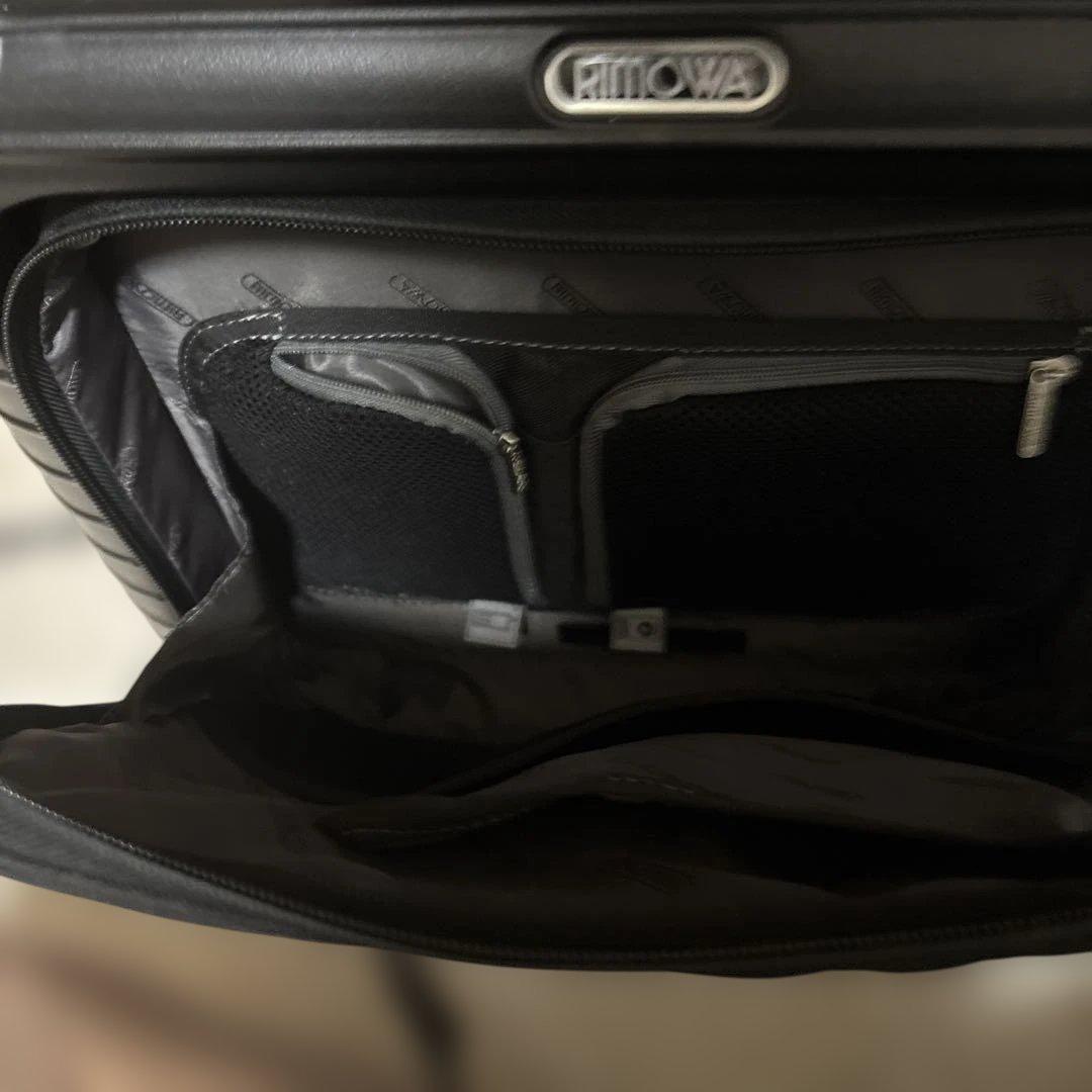 リモワ サルサデラックス 23L 機内持ち込み 4輪 TSAロック 前面スリーブ