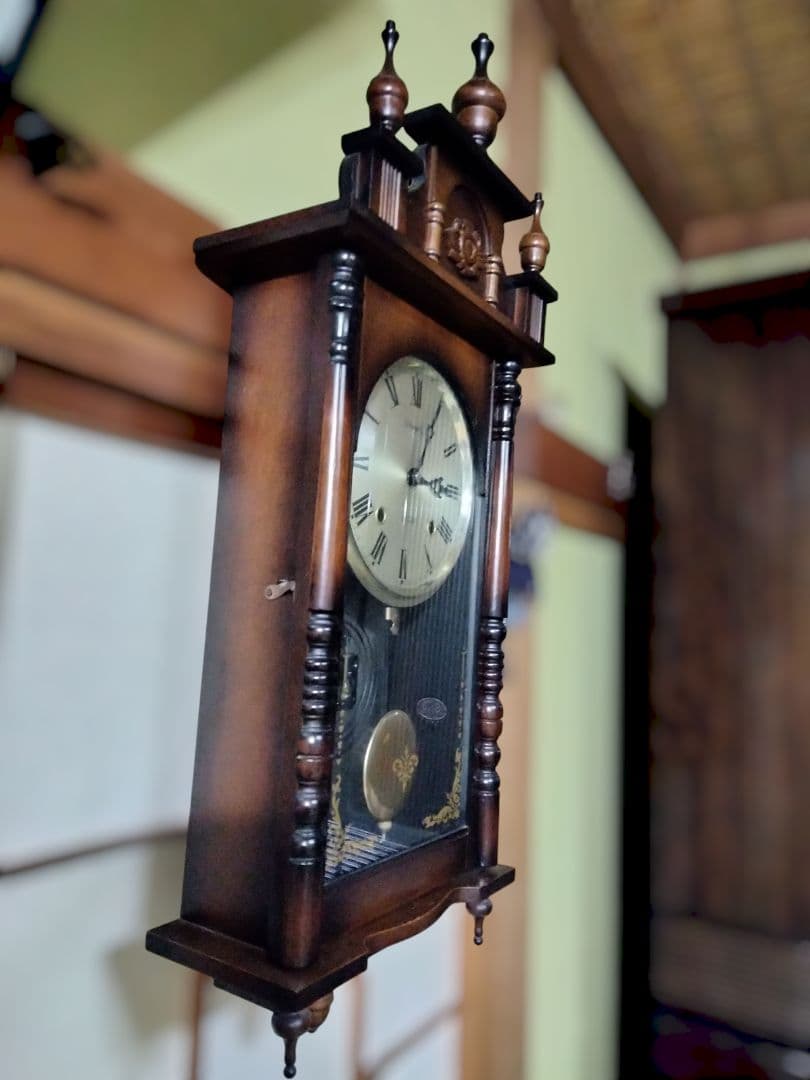 レトロ 昭和の木製掛時計 ダークブラウン 約74cm