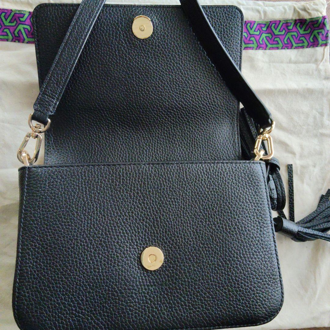 Tory Burch 黒 レザー ショルダーバッグ タッセル付き