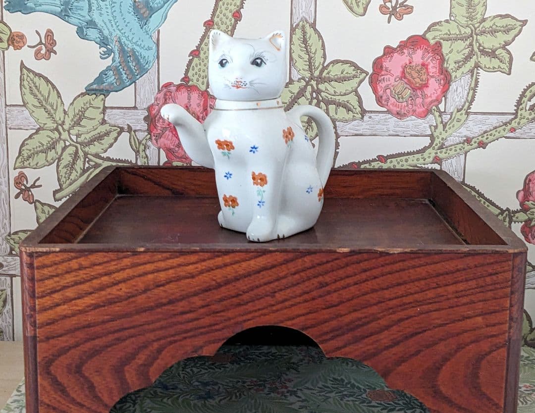 イギリス ヴィンテージ ◆ 猫型 陶器 ティーポット ◆ 白色 花柄