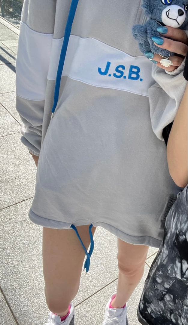 J.S.B. グレー フーディ ジッパー付き