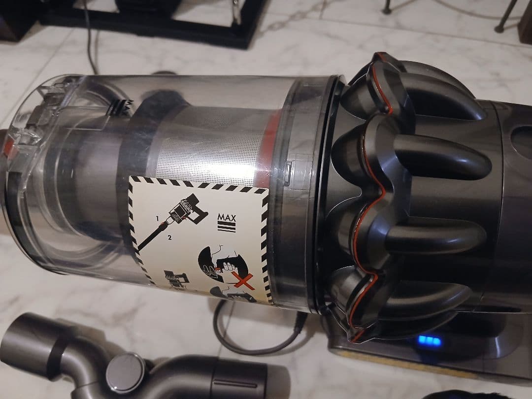 真*い様 Dyson V10 SV12 レッド 動作確認済 付属品多数