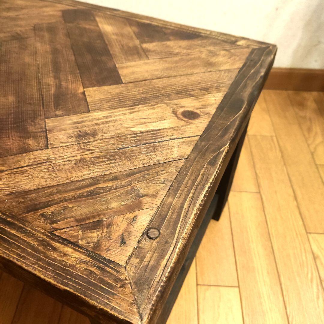 ✨オールド感たっぷりのヘリンボーン柄ローテーブル✨