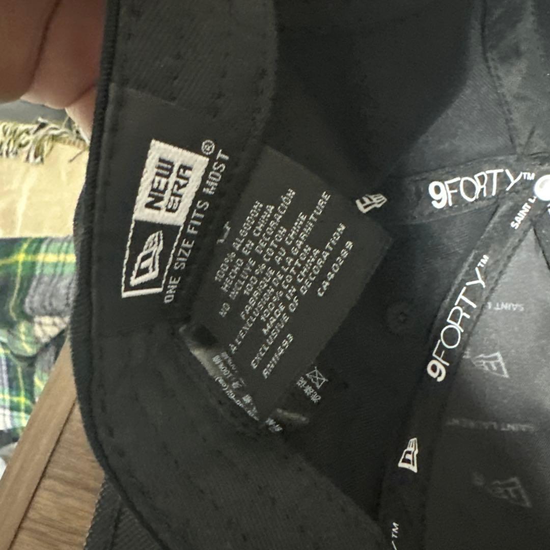 イヴサンローラン　ニューエラ　キャップ　ブラック