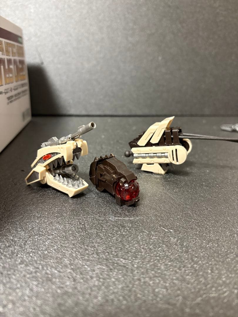 ゾイド　HMM ジェノザウラー　ボーンカラーver