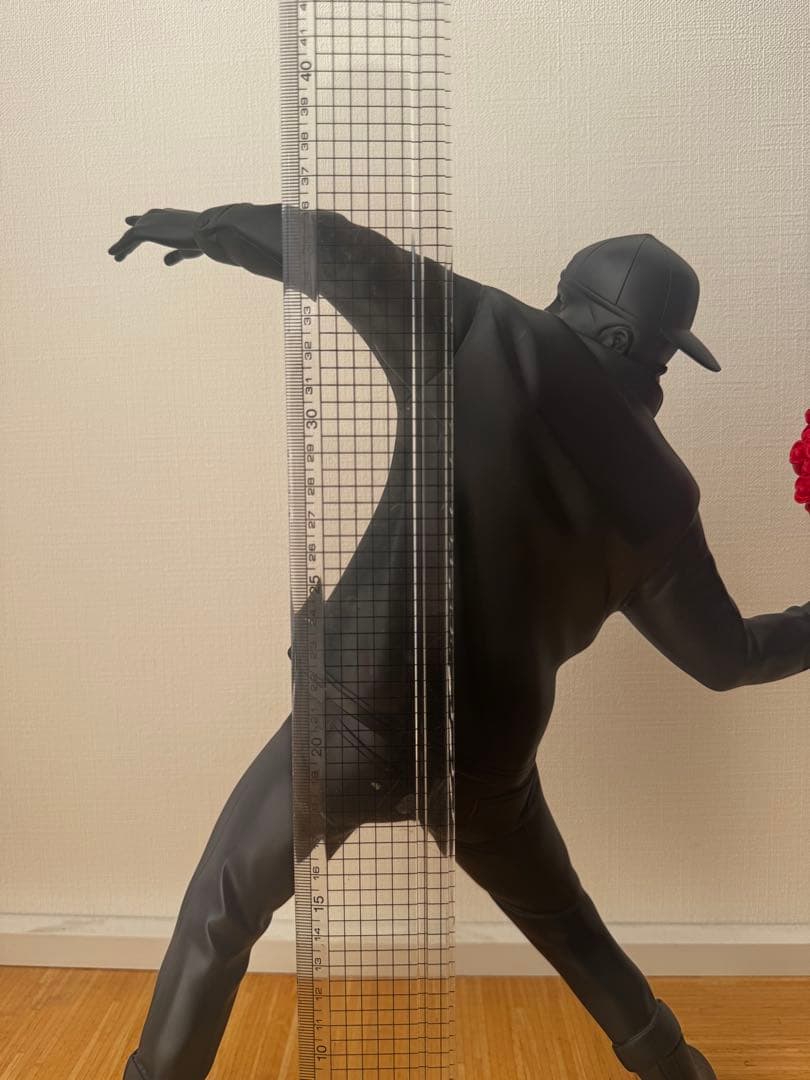 メディコムトイ　フラワーボンバー　バンクシー風ストリートアートフィギュア