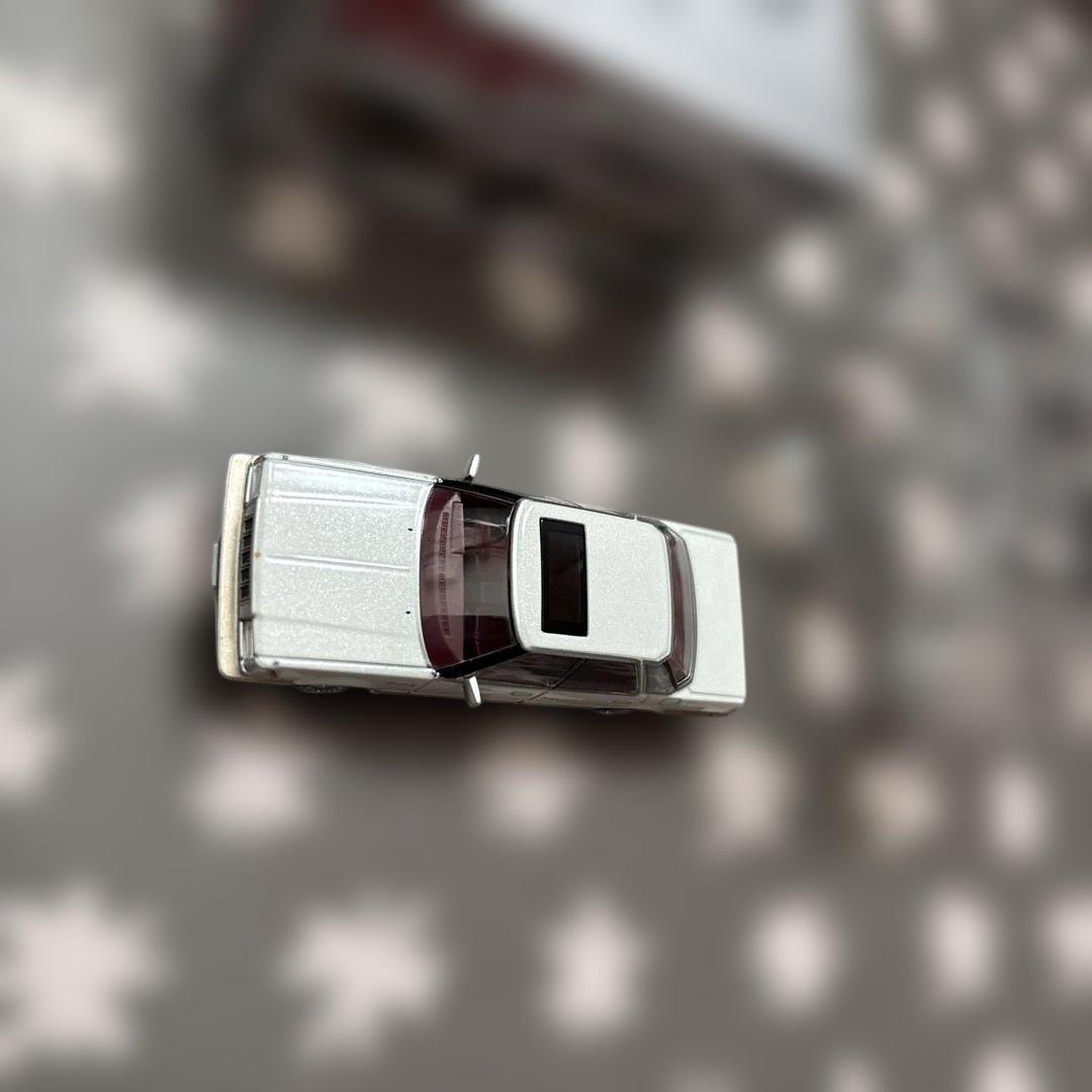 トミカ クラウン ハードトップ 1/64ロイヤルサルーンG、83年式2色セット