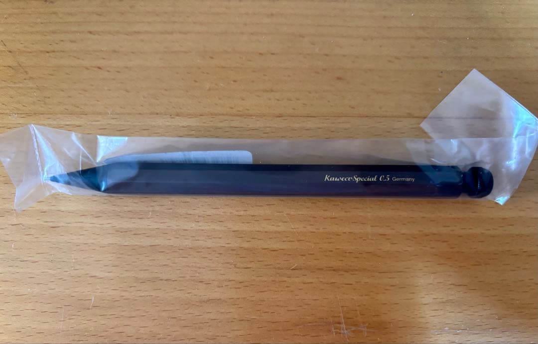 伊東屋限定　カヴェコスペシャル オリーブブラウン　ペンシル　0.5mm ケース付