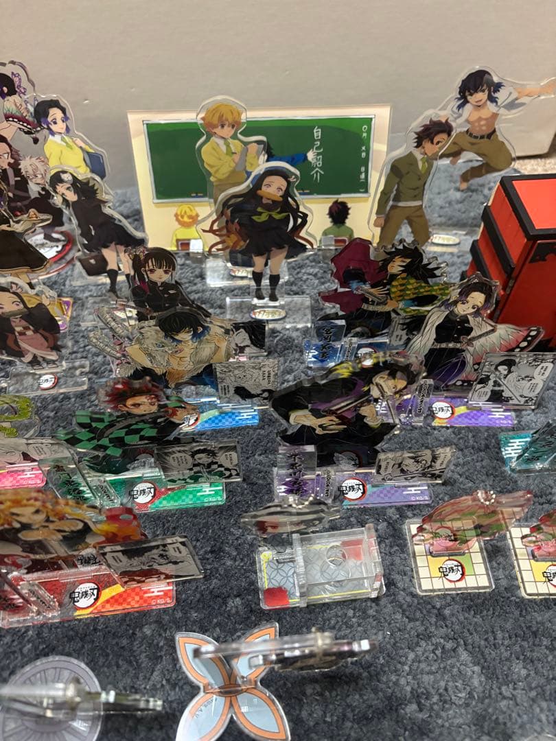 鬼滅の刃　フィギュア　アクスタ　ガチャ　グッズ　総数100点以上まとめ売り