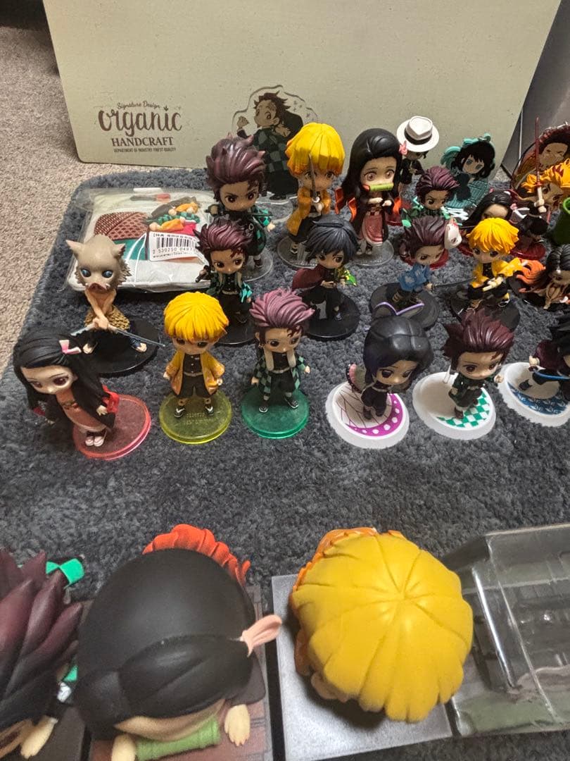 鬼滅の刃　フィギュア　アクスタ　ガチャ　グッズ　総数100点以上まとめ売り