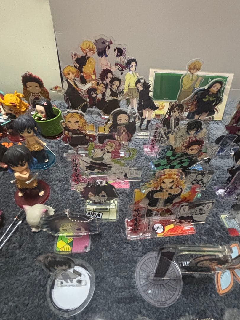 鬼滅の刃　フィギュア　アクスタ　ガチャ　グッズ　総数100点以上まとめ売り