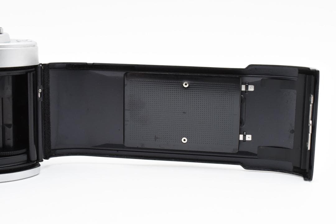 外観美品 NIKON FG シルバーフィルムカメラ　モルト新品交換済 M136