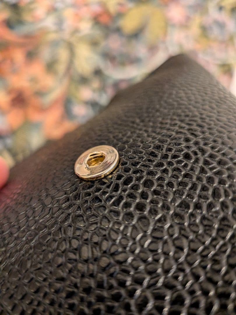 美品✨️CHANEL キャビアスキン 二つ折り財布 ブラック コンパクト 箱付