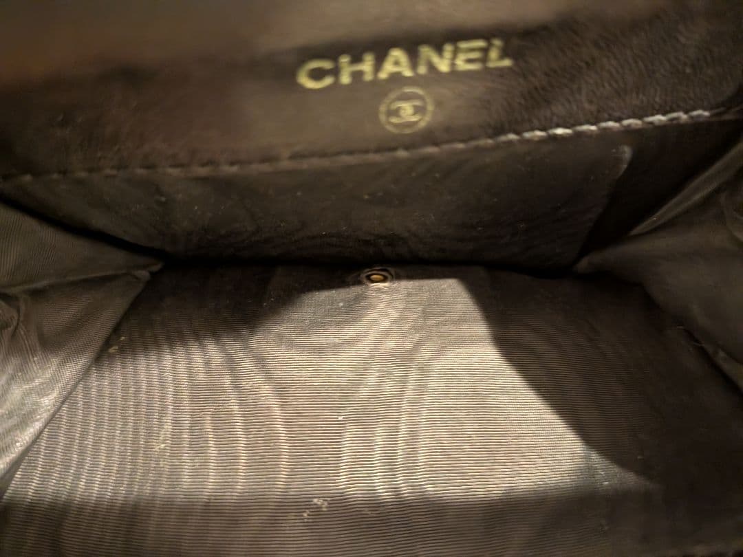 美品✨️CHANEL キャビアスキン 二つ折り財布 ブラック コンパクト 箱付
