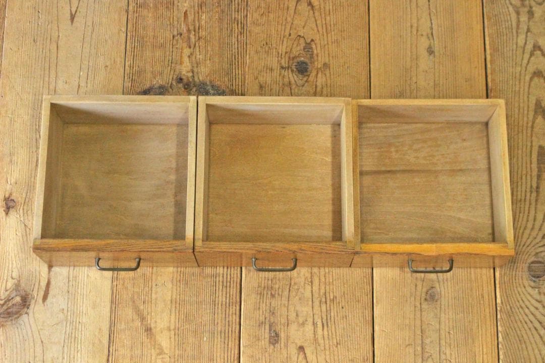 レトロ 小振り キャビネット 戸棚 引き出し 抽斗 3杯 収納 左右非対称 木製