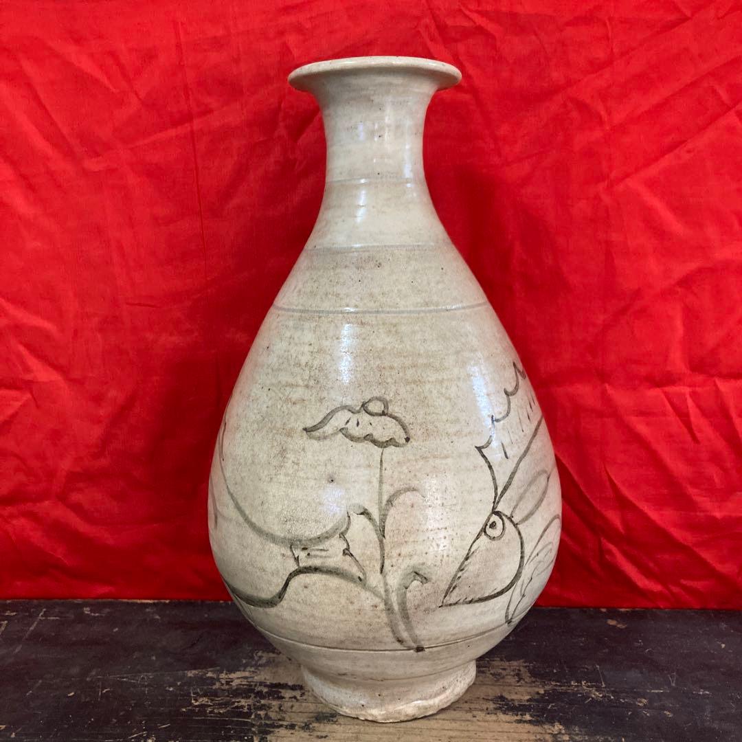 李朝　粉青沙器　白地鉄絵　瓶　徳利　魚水草文　　 鶏龍山