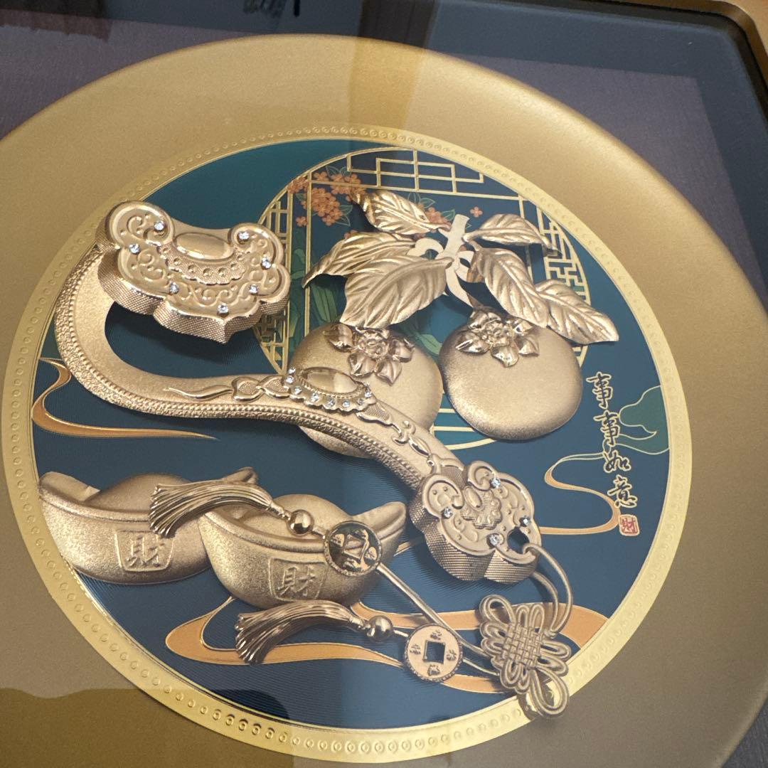 金色装飾の伝統的プレート