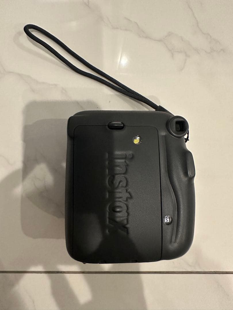 フィルムカメラ FUJI FILM INSTAX MINI 11 CHARCOAL GRAY