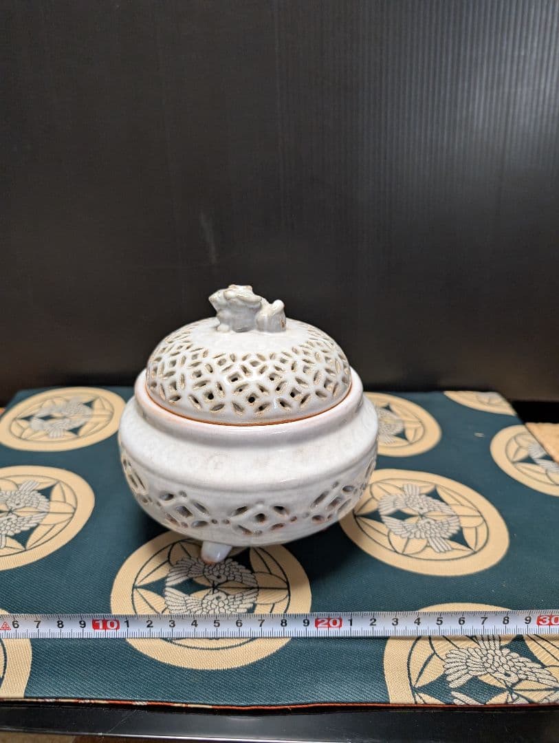 陶器、白磁香炉、貴重品