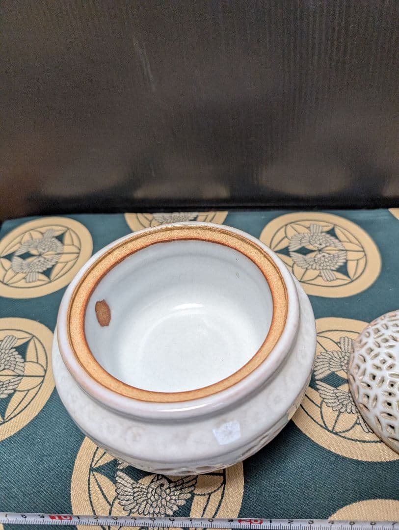 陶器、白磁香炉、貴重品