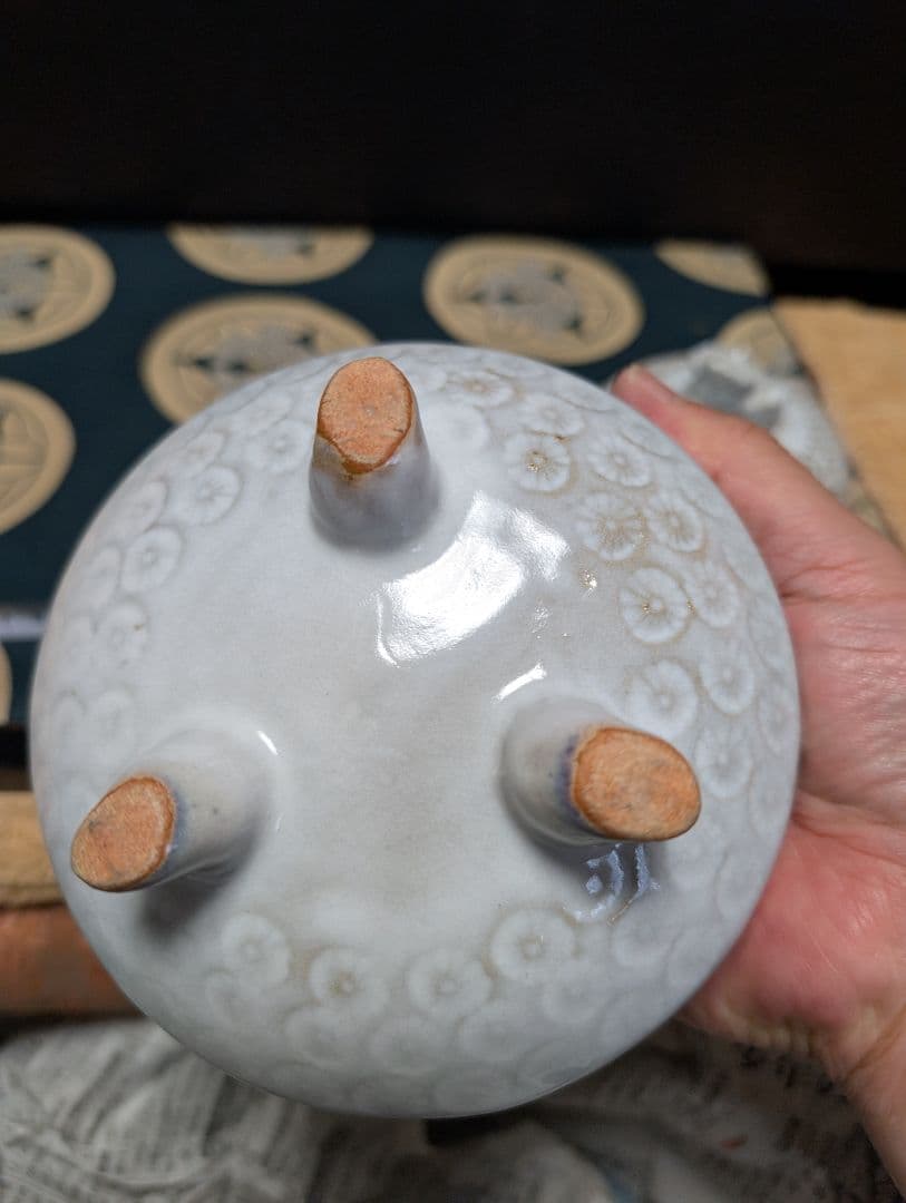 陶器、白磁香炉、貴重品