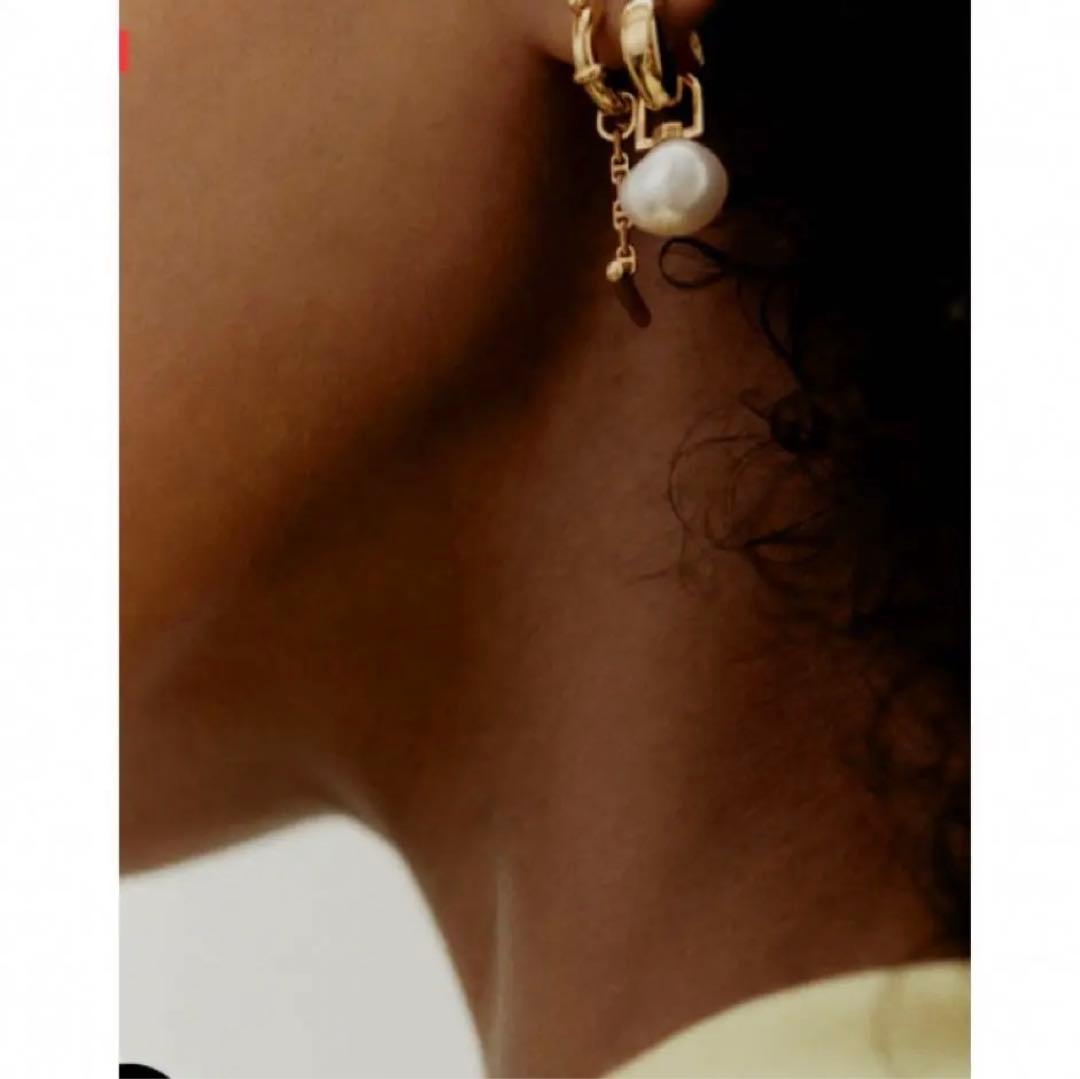 箱無しSale‼️マリアブラック Spring Bar Huggie ピアス