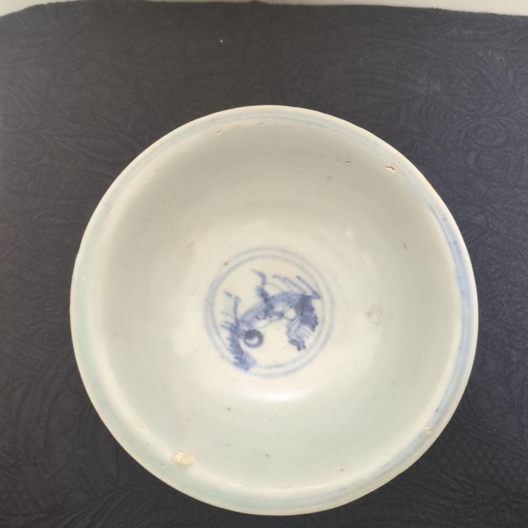 中国の青い絵柄の白磁茶碗