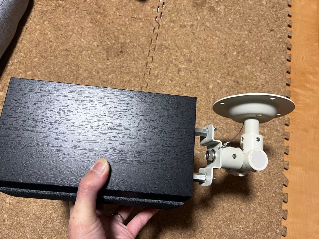 ヤマハ　NS-B210と、オンキョーの天吊セット