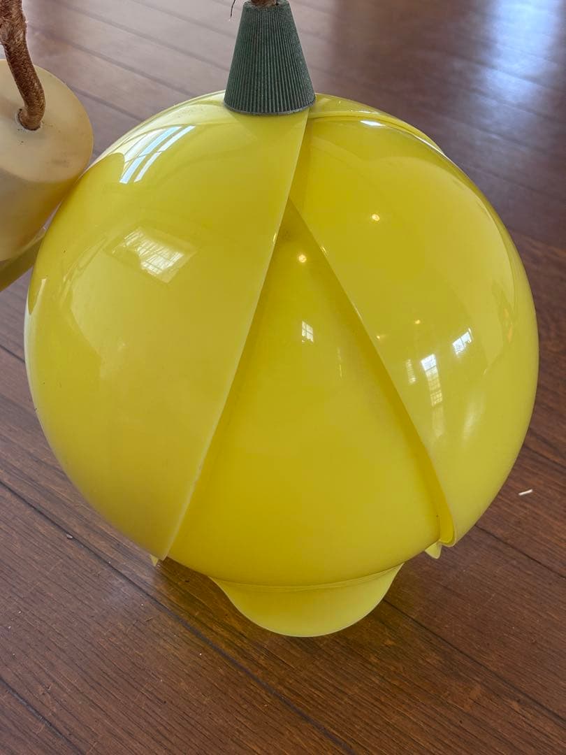 昭和レトロ　吊り下げ照明　黄色チューリップ型ペンダントライト　イエロー