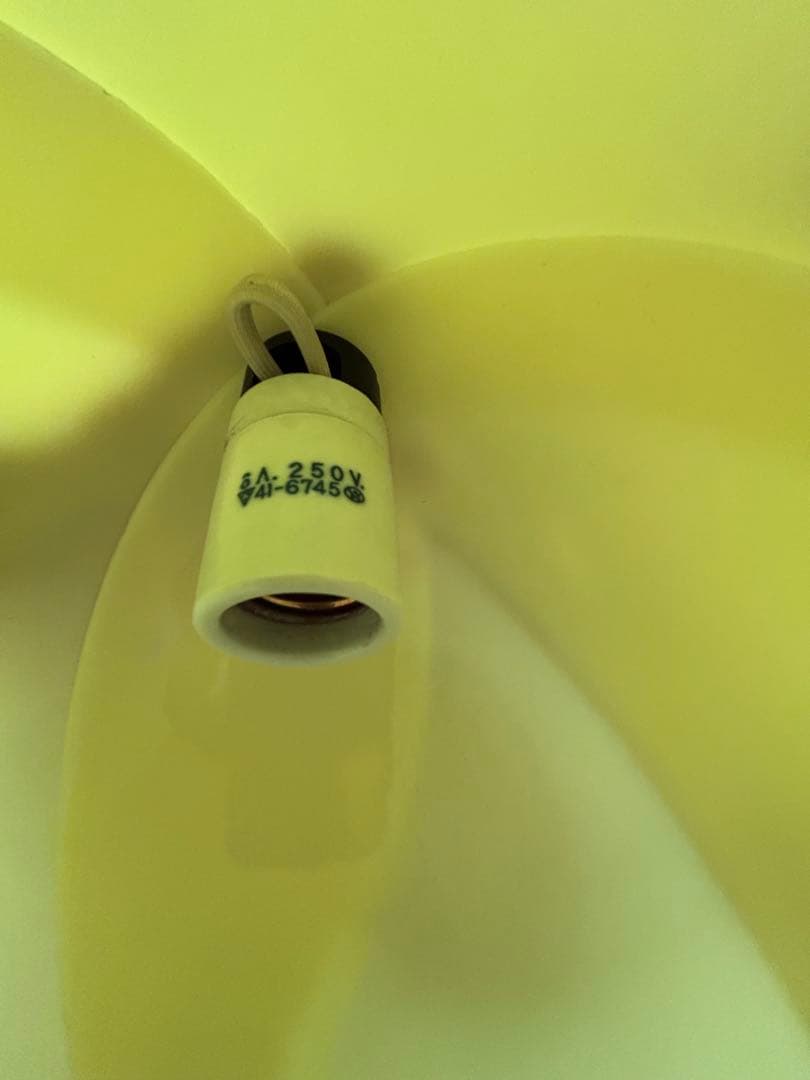 昭和レトロ　吊り下げ照明　黄色チューリップ型ペンダントライト　イエロー