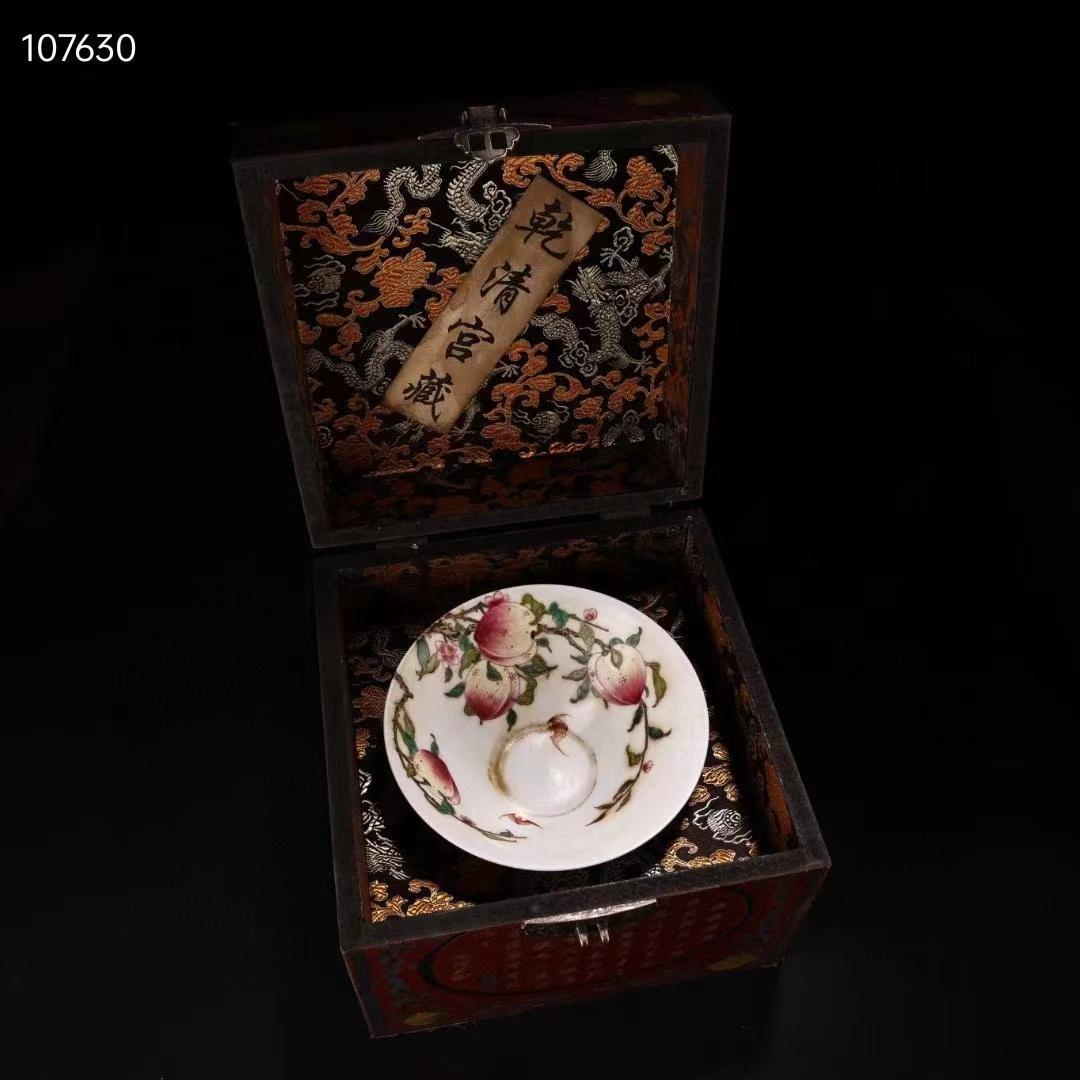 中国古美術・旧藏・古陶瓷品・手描き・粉彩・寿桃紋・瓷碗・彩繪・箱付・置物・古賞物