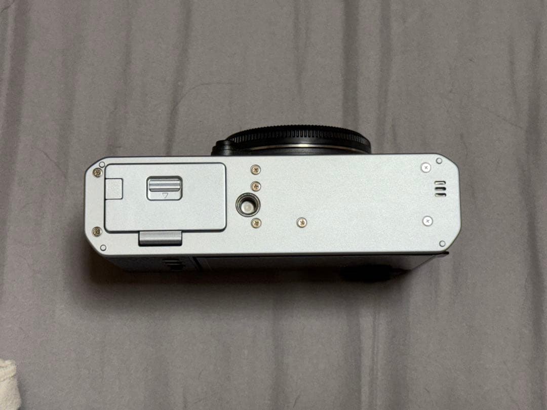 FUJIFILM X-E4 シルバー本体➕レンズ 2個