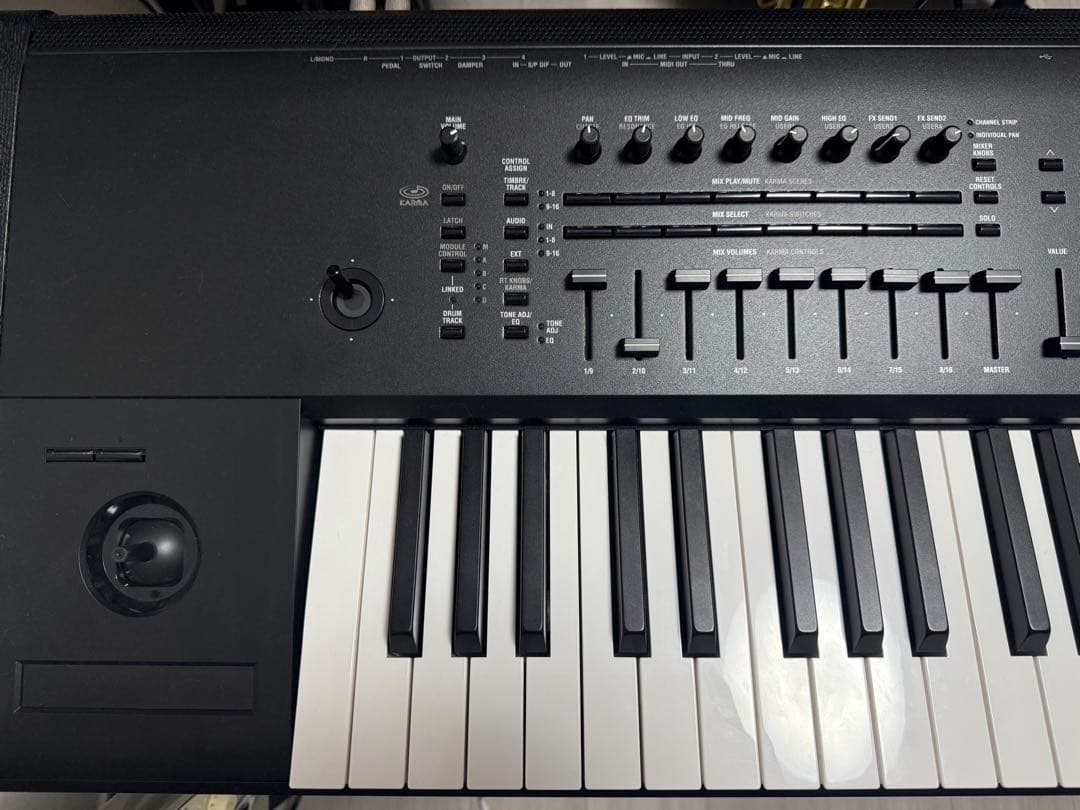 美品Korg Kronos 3 73 シンセサイザー