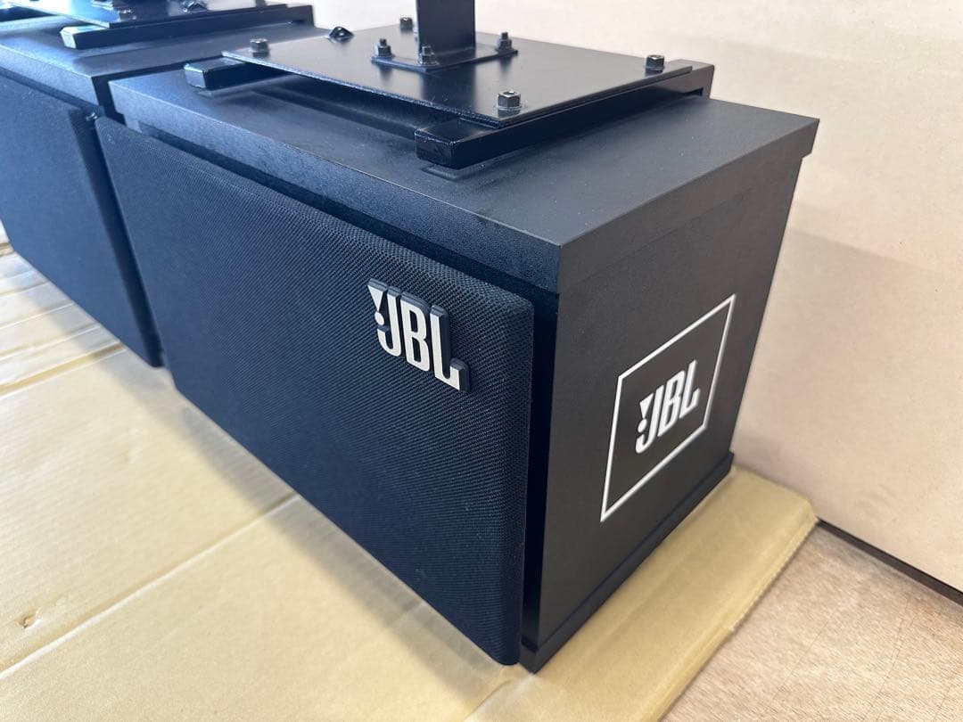 JBL 天井吊りスピーカー　J216PRO