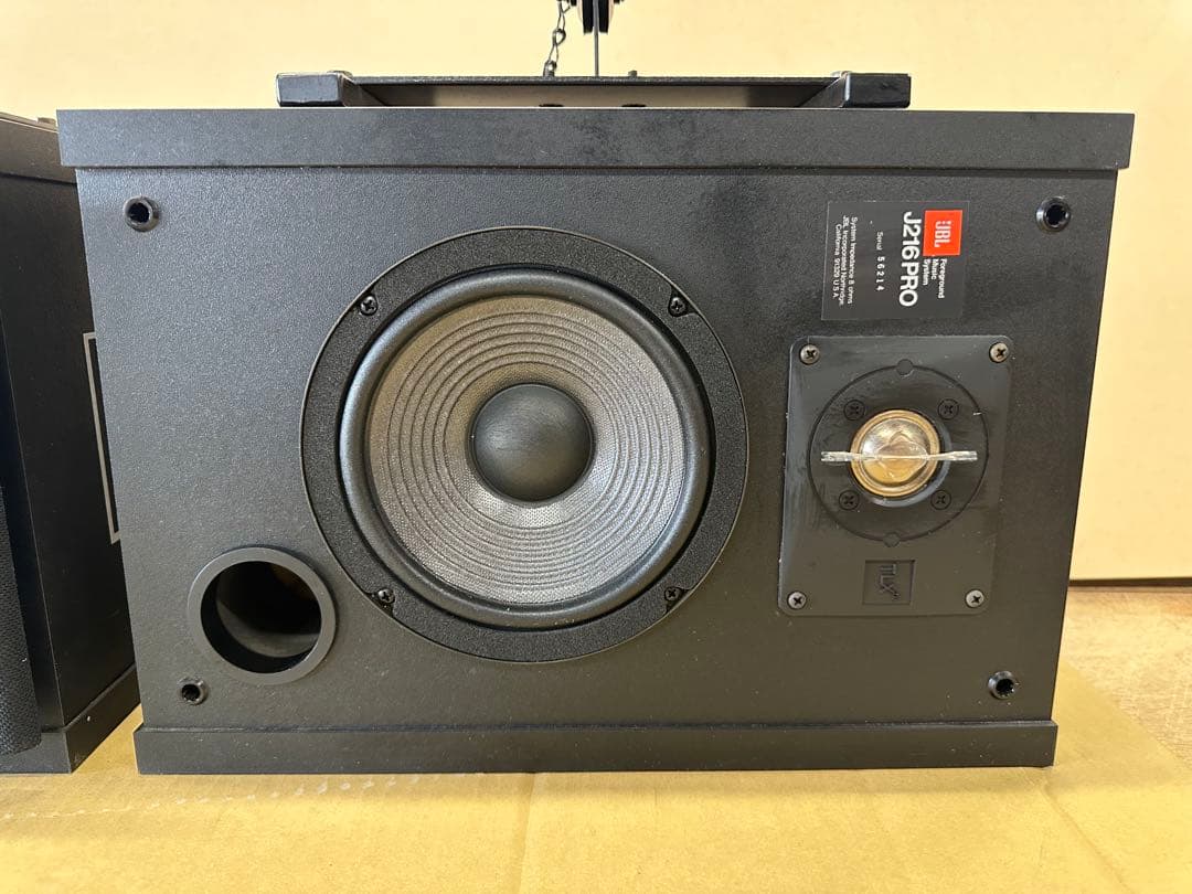 JBL 天井吊りスピーカー　J216PRO