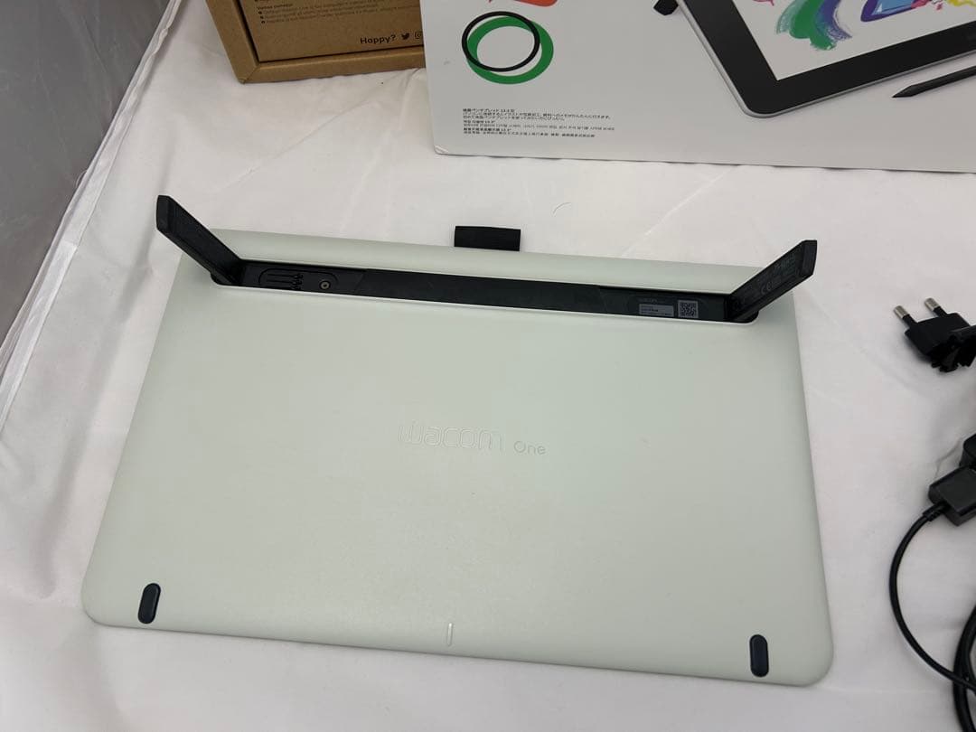 ワコム13.3インチ 液タブOne DTC133W1D