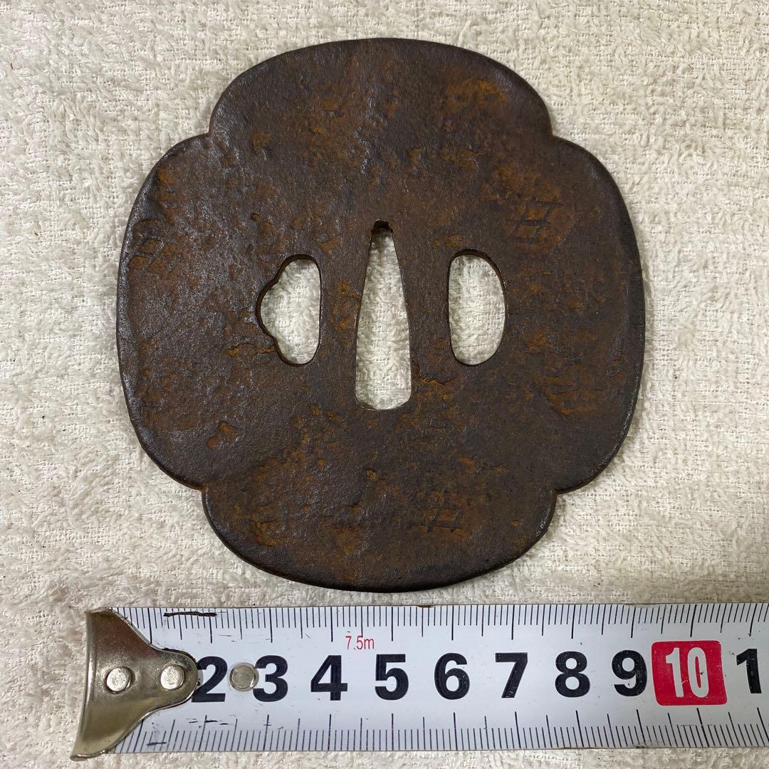 B-55 鍔　大型鍔　鉄地　武具　刀装具　日本刀　骨董品　時代物　美術品　工芸品