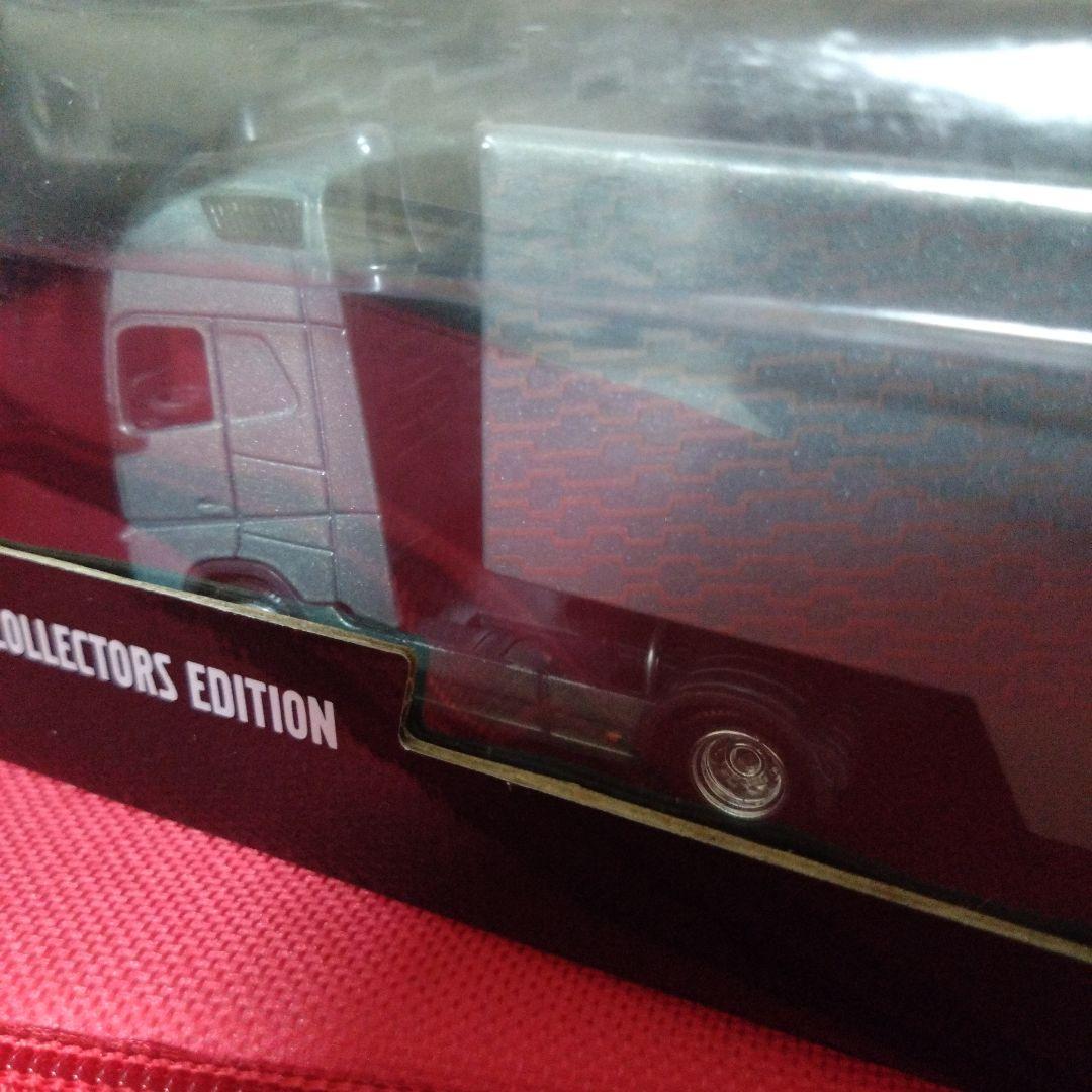 VOLVO FH トラクター&バンセミトレーラー(1/87スケール)