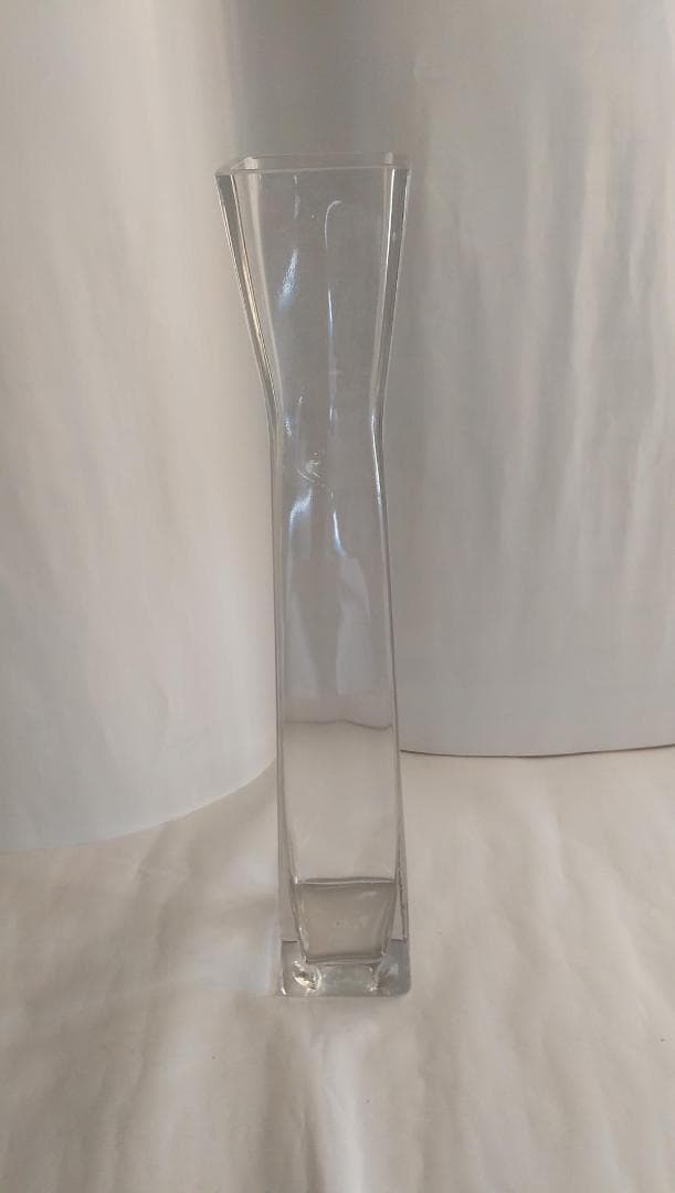 ユニーク な形状のガラス製 花瓶 花器 サンドアート ②です。