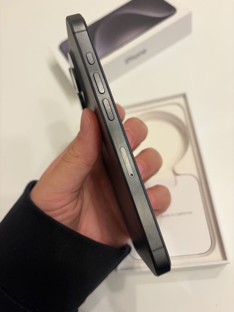 【美品】iPhone 15 Pro 256GB／国内版SIMフリー