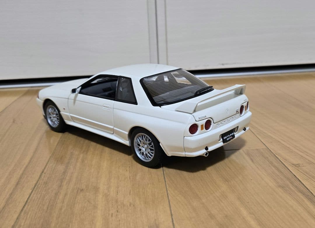 京商 1/18 スカイライン GT-R BNR32 V-SPECⅡ ホワイト