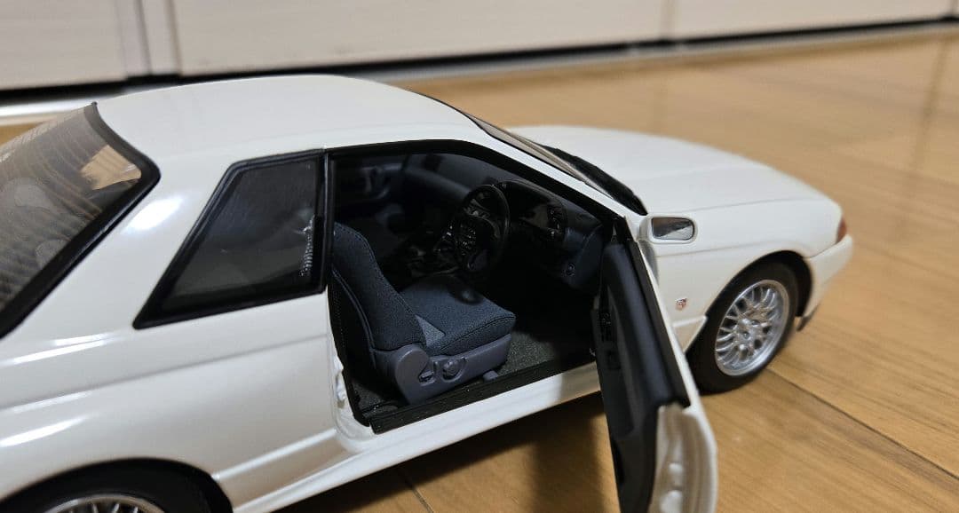 京商 1/18 スカイライン GT-R BNR32 V-SPECⅡ ホワイト