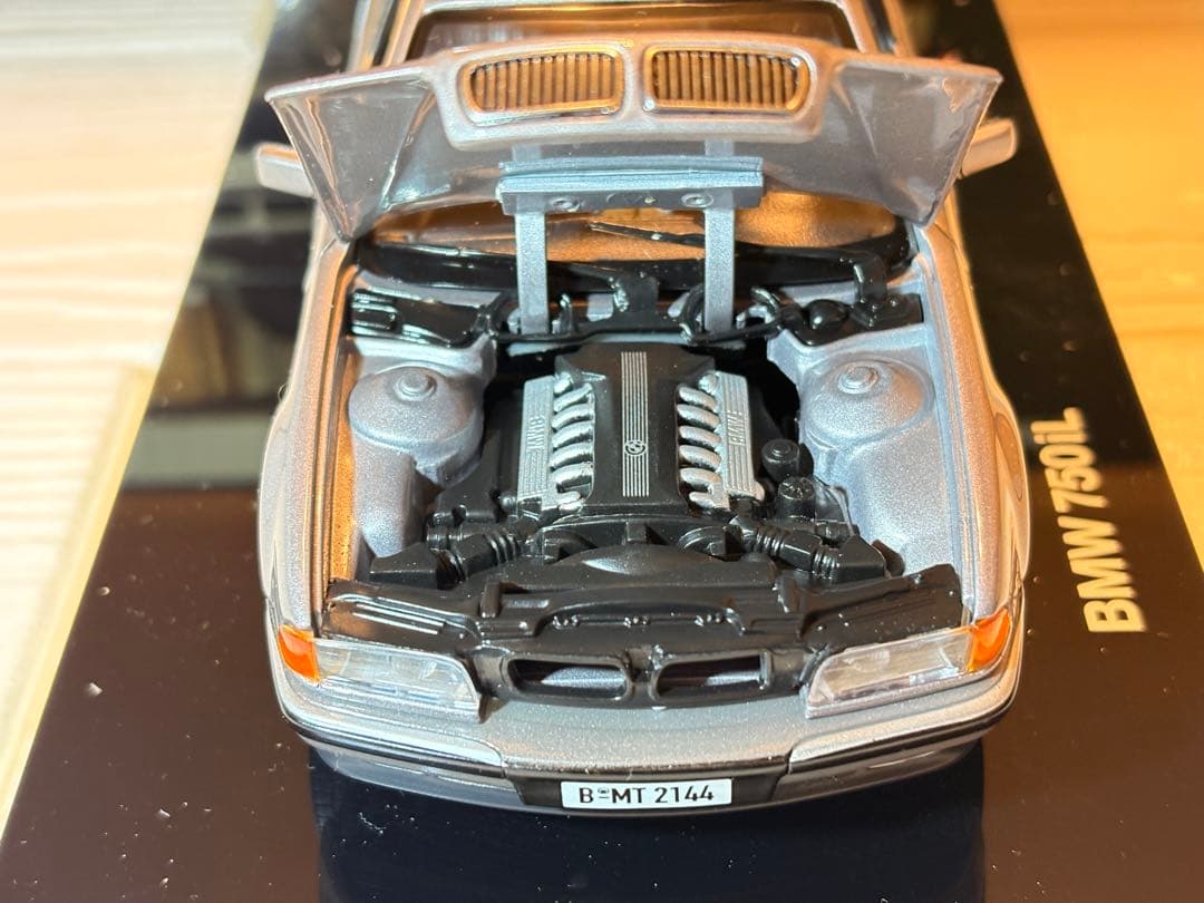 BMW 750iL 1/24 007 ジェームズボンド トゥモロー・ネバー・ダイ