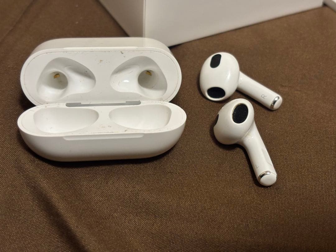Apple AirPods 第3世代本体 充電ケース付き ホワイト