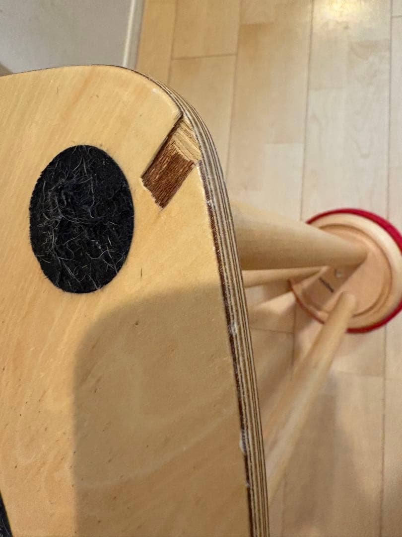 【cosin】赤い帽子のキッチンスツール 旭川家具　メープル　天然木